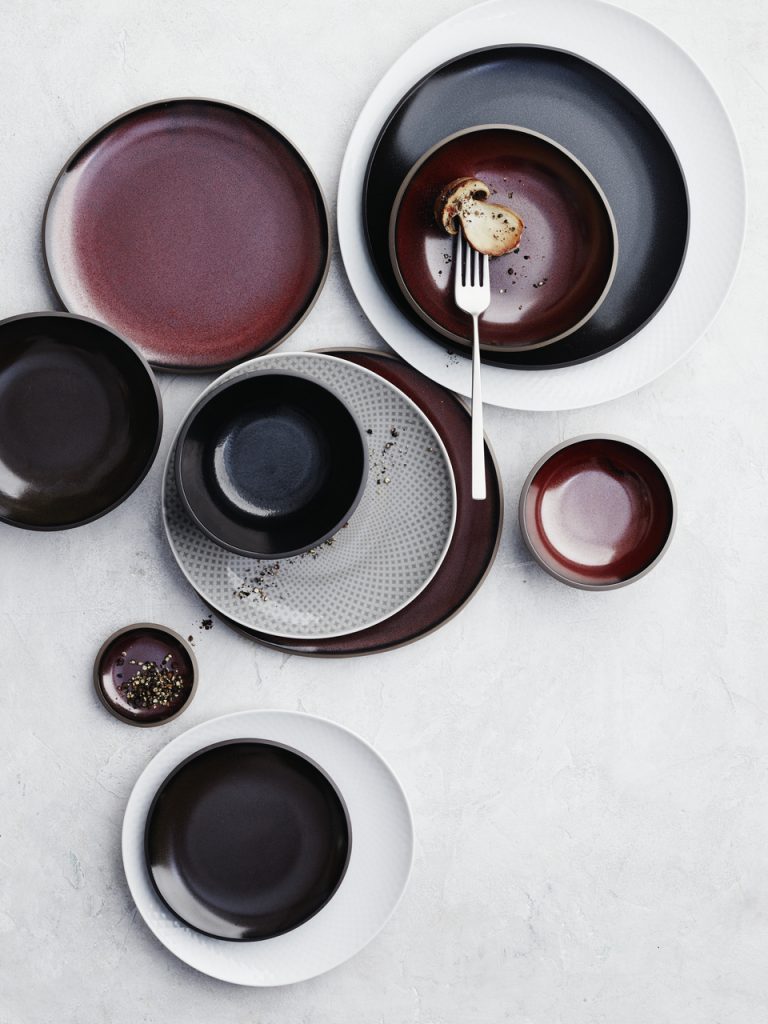Junto Bronze kombiniert mit Junto Slate Grey, Junto Pearl Grey und Junto weiß
