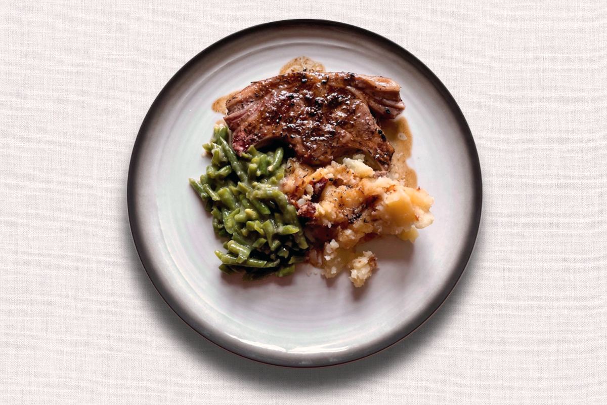 Lammsteak mit eingemachten Fisolen und Erdäpfelschmarrn auf Seltmann Weiden Terra Corso